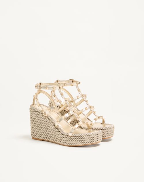 Valentino Garavani - Rockstud Laminated Nappa Wedge Sandal 95 Mm - Platinum - Woman - Espadrilles And Wedges