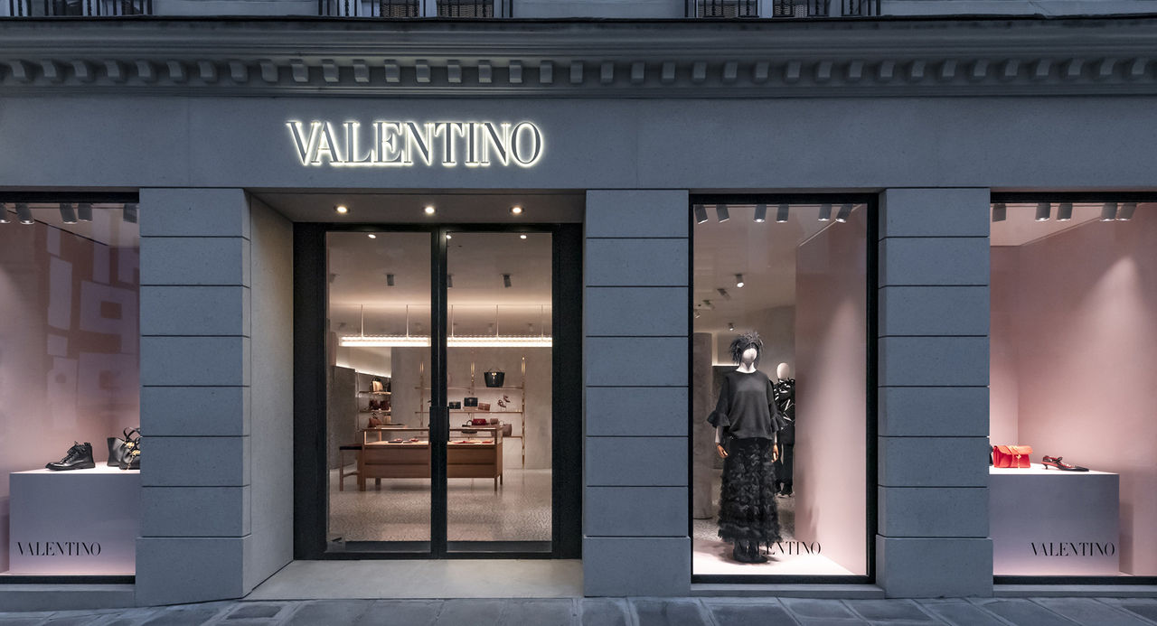 Valentino Online Boutique: apparel and accessories