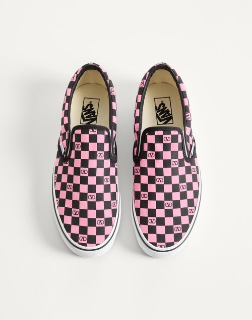 Valentino Garavani - Valentino Garavani Und Vans Slip-on-sneaker Aus Stoff Mit Vlogo-schachbrettmuster - Pink Orchid/schwarz - Mann - Sneaker