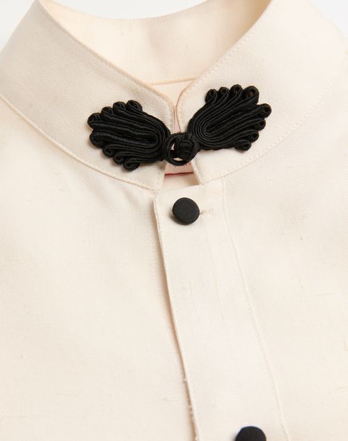 Valentino - CHEMISE EN SOIE SHANTUNG AVEC BRANDEBOURG - Blanc Cassé - Homme - Chemisiers