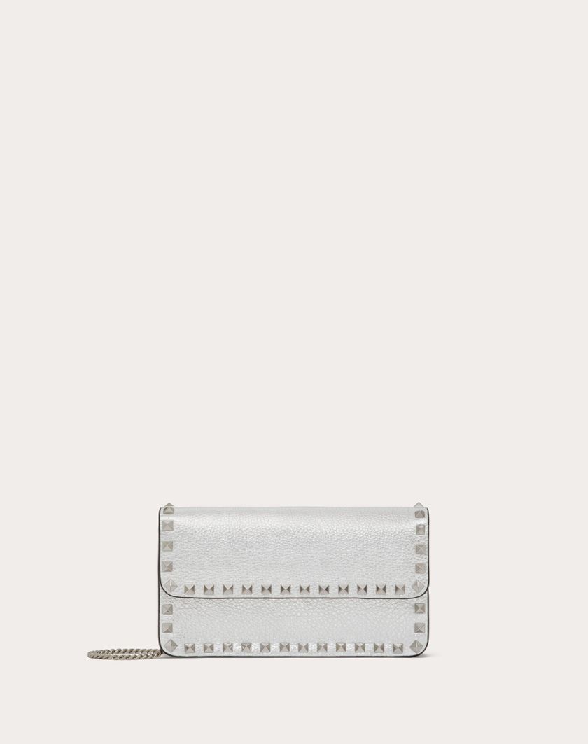 Valentino Handbags Portafoglio Con Catena Rockstud In Vitello Granato Metallizzato per Donna in Argento | Valentino IT