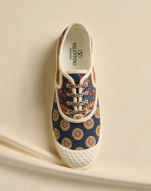 - Multicolour