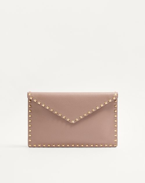 Valentino Garavani - Rockstud Grainy Calfskin Envelope Pouch - Poudre - Woman - Clutches
