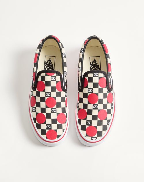 Valentino Garavani - 발렌티노 가라바니 X 반스 브이로고 체커보드 프린트 및 폴카 도트 디테일 패브릭 슬립온 스니커즈 - 버터/블랙/루주 퓌르 - 여성 - 슈즈