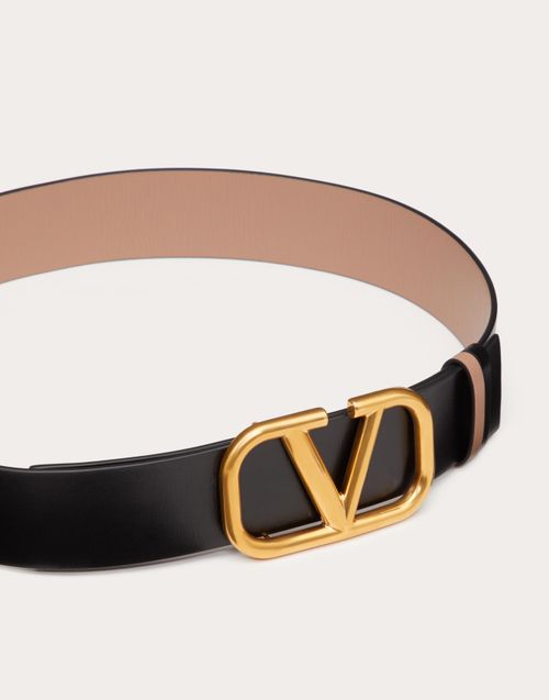 Valentino Garavani - Vロゴ シグネチャー シャイニーカーフスキン リバーシブルベルト 40mm - スモーキーブラウン/ブラック - 女性 - Belts - Accessories