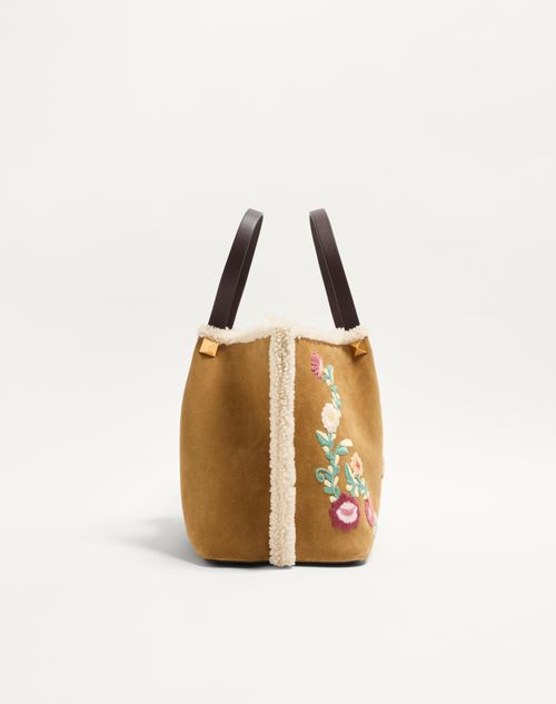 Valentino Garavani - Valentino Garavani Medium Shopping Bag In Embroidered Suede With Sheepskin Lining - Havana Beige - Woman - Totes