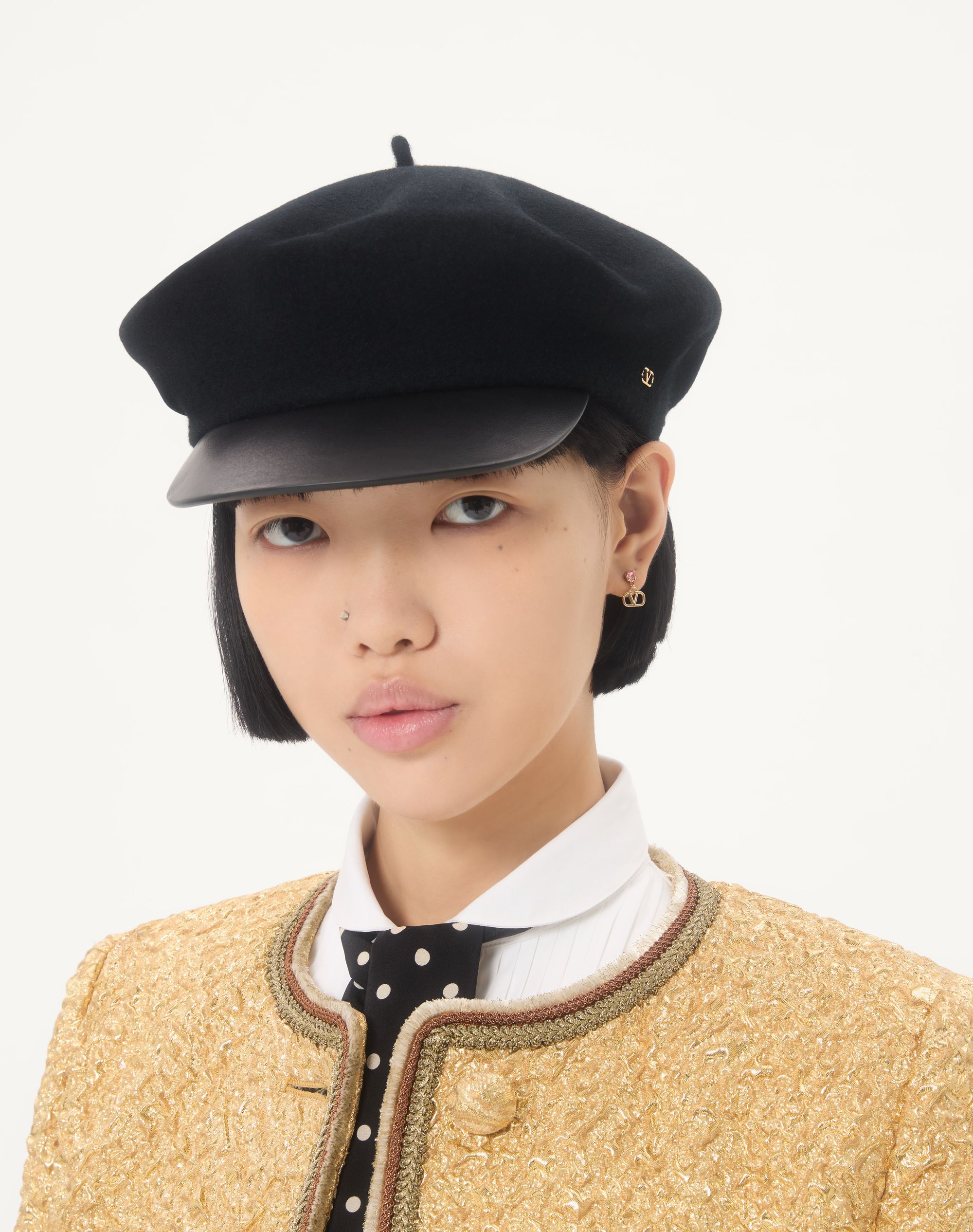 Vロゴ シグネチャー メタル X スワロフスキー®クリスタル ピアス for