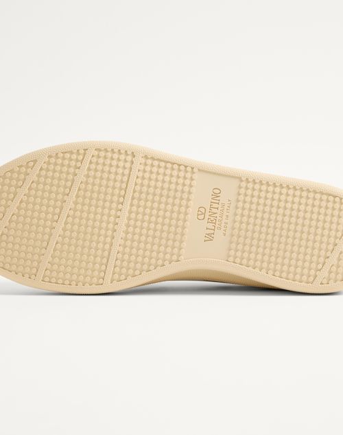  - White/multicolor