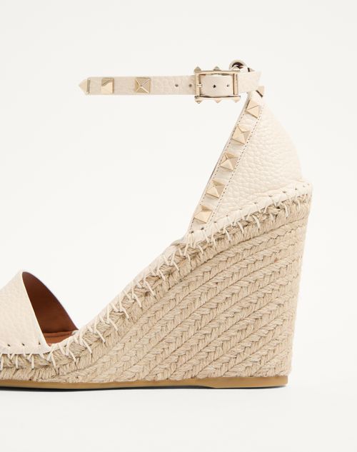Valentino Garavani - Double Rockstud Grainy Calfskin Wedge Sandal 105 Mm - Ivory - Woman - Espadrilles And Wedges