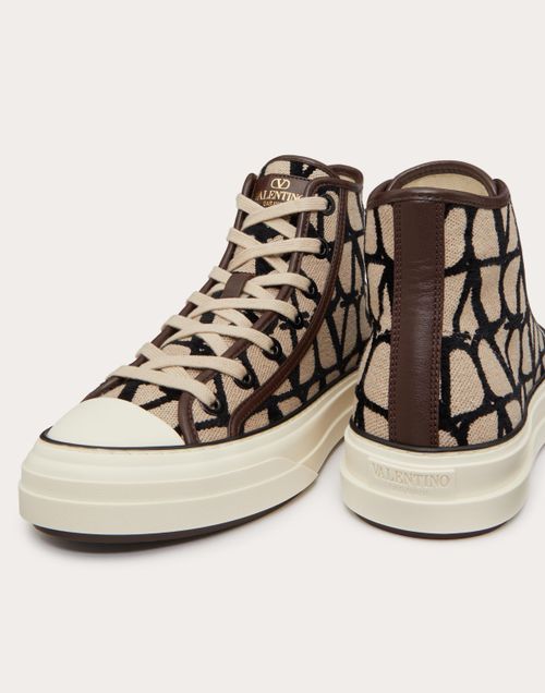 Beige hotsell valentino trainers