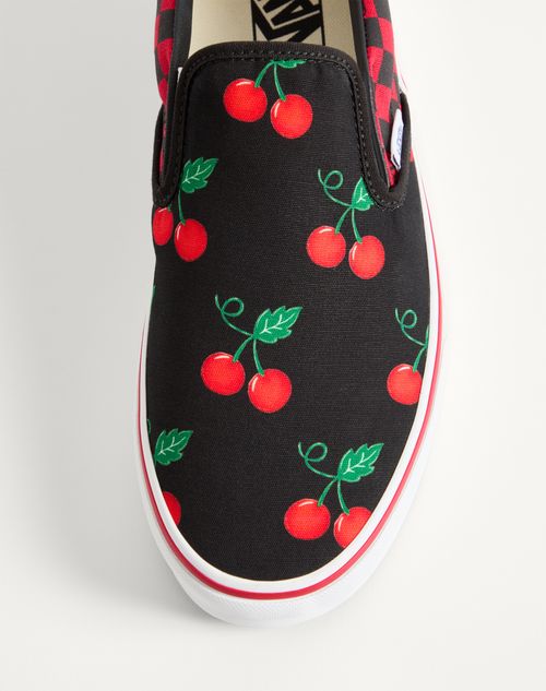 Valentino Garavani - Valentino Garavani And Vans Slip-on Sneaker In Fabric With Maxi Cherryfic Print And Vlogo Checkerboard Print - Black/red - Man - Sneakers