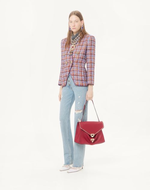 Valentino Garavani - Bolso De Hombro Mediano Valentino Garavani Rockstud Maxxing De Cuero De Becerro Liso - Rojo Oscuro - Mujer - Bolsos Shopping