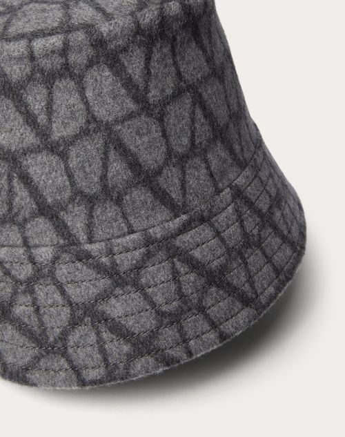 Valentino Garavani - Toile Iconographe Reversible Bucket Hat - Grey/dark Grey - Woman - All About Logo