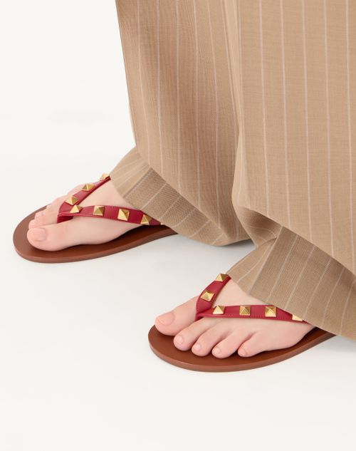 Valentino Garavani - Rockstud Calfskin Flip-flops 05mm - Red - Woman - Slides And Thongs