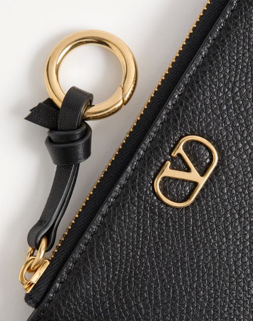 Valentino Garavani - Valentino Garavani Vlogo Signature Zip-around Charm Cardholder In Grainy Calfskin - Black - Woman - Accessories