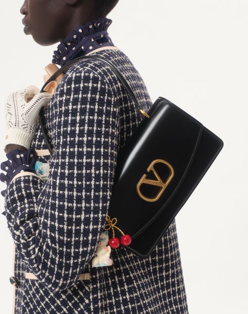 Valentino Garavani - Valentino Garavani Vain Bag With Handle In Shiny Calfskin - Black - Woman - Shoulder Bags