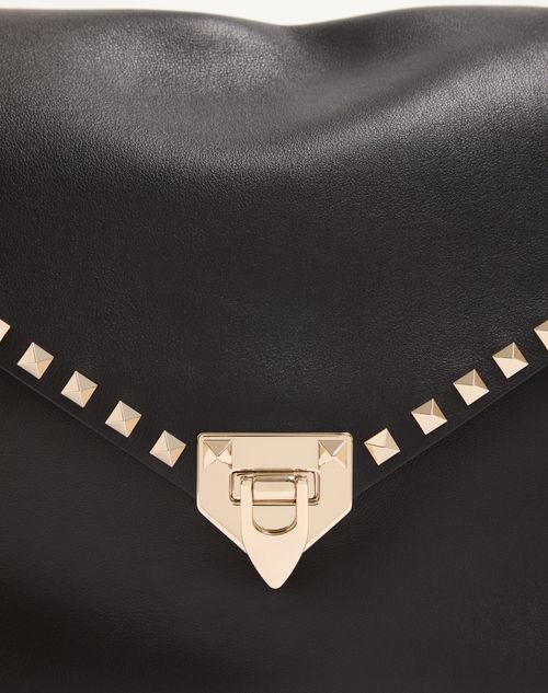 Valentino Garavani - Valentino Garavani Rockstud Maxxing Medium Shoulder Bag In Smooth Calfskin - Black - Woman - Totes
