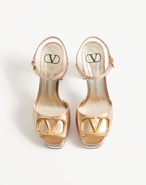 Valentino Garavani - 브이로고 시그니처 라미네이트 나파 가죽 플랫폼 샌들 115mm - 샴페인 - 여성 - Shelf - W Shoes - Summer Vlogo