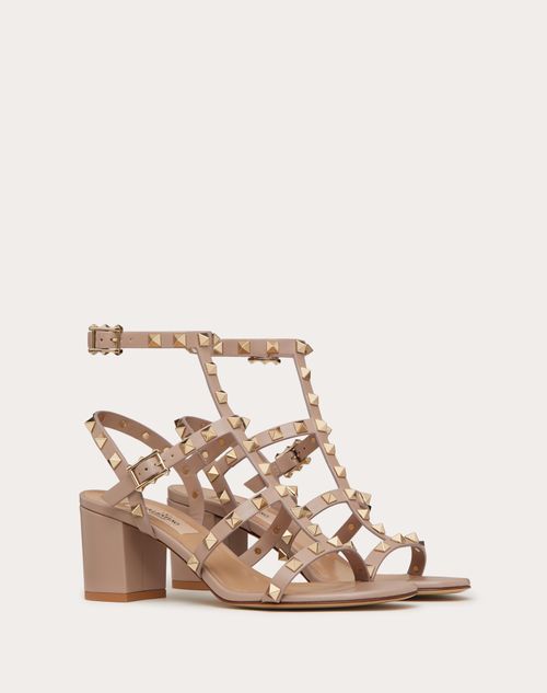 Valentino Garavani - Sandalias Rockstud De Piel De Becerro Con Tiras Y Tacón De 60 Mm - Poudre - Mujer - Sandalias