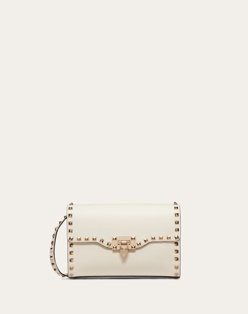 Valentino Garavani - Bolso Bandolera Pequeño Rockstud De Piel De Becerro Granulada - Marfil Pálido - Mujer - Rockstud - Bags