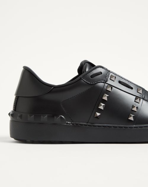 Valentino Garavani - Rockstud Untitled Sneaker In Calfskin Leather - Black - Man - Trainers