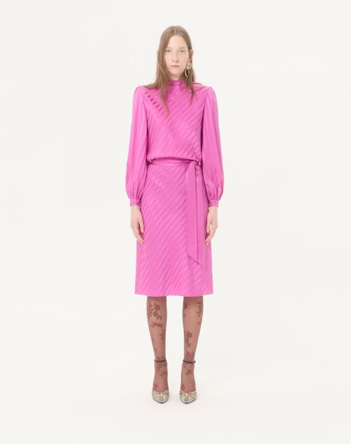 Valentino - Vestido Midi De Jacquard A Rayas Con Logo Mate Brilloso - Fucsia - Mujer - Vestidos