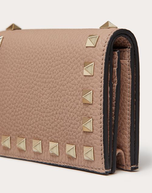 Rute justering identifikation Small Rockstud Grainy Calfskin Wallet for Woman in Poudre | Valentino US