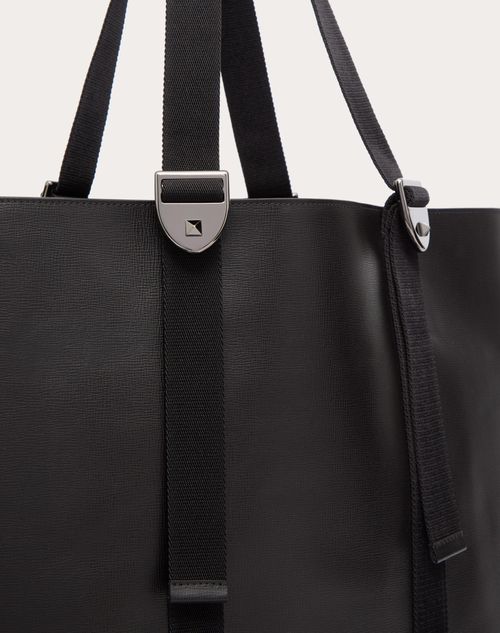 ヴァレンティノ ガラヴァーニ ロックスタッズ グレインカーフスキン ショッピングバッグ for メンズ インチ ブラック | Valentino JP