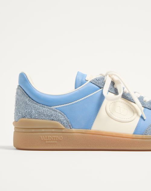 Valentino Garavani - UPVILLAGE LOW TOP TRAINER IN CRUST LEATHER AND NYLON - Azure/ivory - Man - Trainers