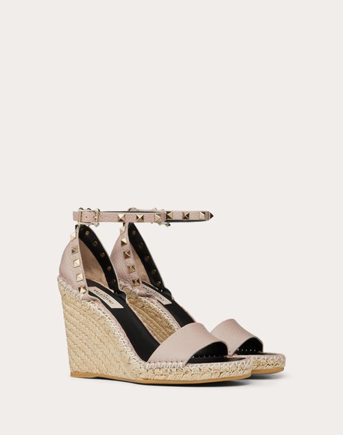 Valentino Garavani - Double Rockstud Grainy Calfskin Wedge Sandal 95 Mm - Poudre - Woman - Espadrilles - Shoes