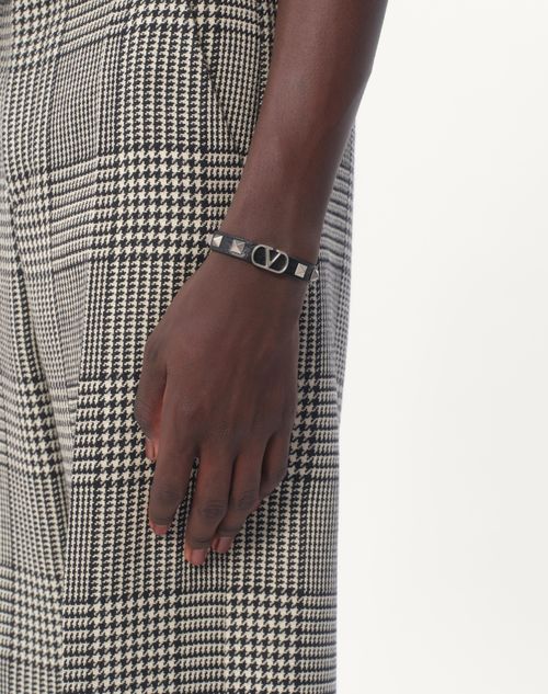 Valentino Garavani - Vlogo Signature Grainy Calfskin Bracelet - Black - Man - Jewellery