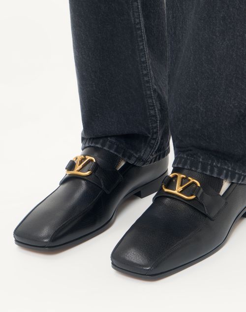 Valentino Garavani - Vlogo Signature Kidskin Moccasin - Black - Man - Loafers And Driver