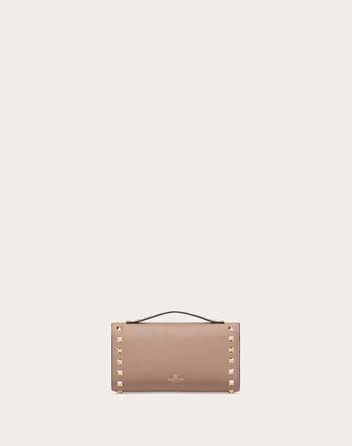 Valentino Garavani - Rockstud Grainy Calfskin Wallet With Chain Strap - Poudre - Woman - Accessories