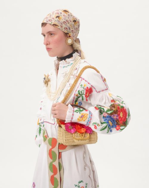 Valentino Garavani - BOLSO PEQUEÑO DE HOMBRO VALENTINO GARAVANI LOCÒ DE RAFIA CON FLORES TRIDIMENSIONALES Y CUENTAS - Natural/rojo - Mujer - Bolsos De Hombro