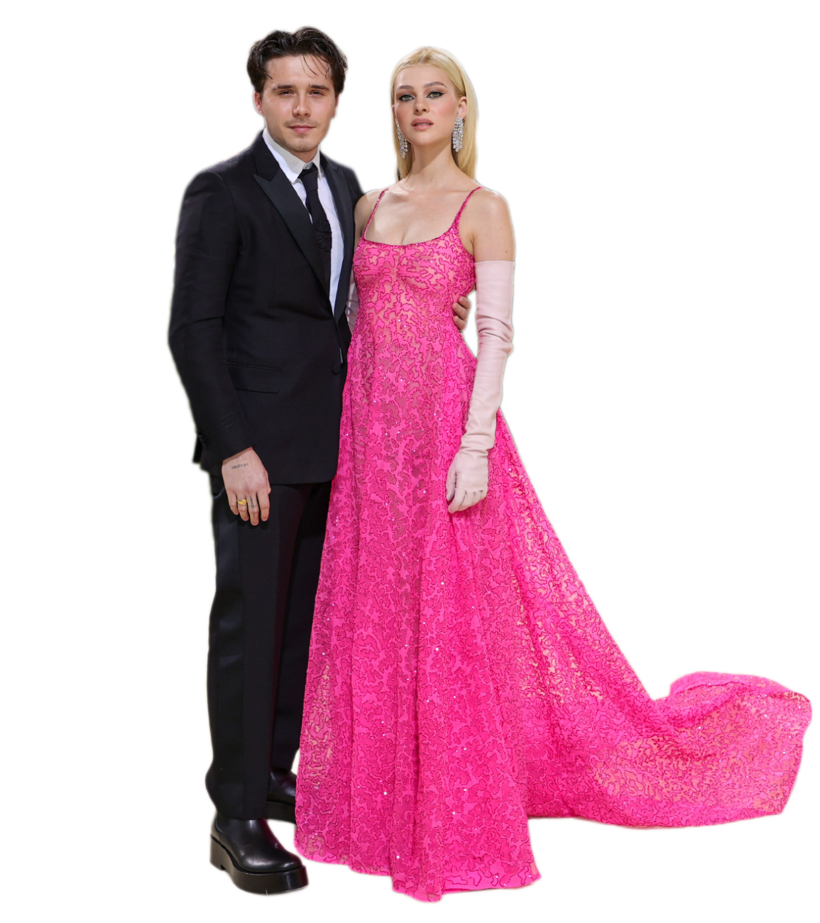 celeb_MET__0005_NICOLA-PELTZ-AND-BROOKLYN-BECKHAM---MET-2021