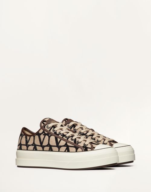 【VALENTINO】V logo EasyZog LowTop Sneakers/全国送料込み Vlogo Easyjog Low-top Sneaker In Calfskin And Fabric for Man