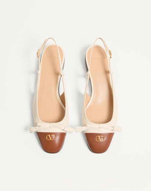 Valentino Garavani - Ballerina Valet Du Roi Kid Con Correa Trasera Y Tacón De 25mmm - Manteca/tabaco - Mujer - Bailarinas