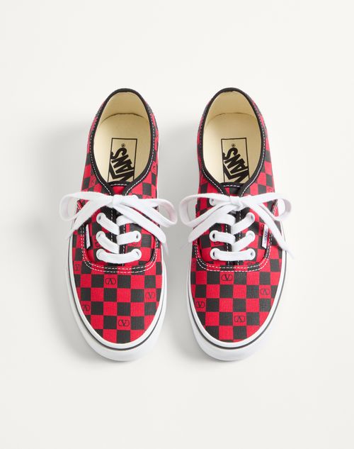 Valentino Garavani - Valentino Garavani And Vans Low-top Trainer In Fabric With Vlogo Checkerboard Print - Rouge Pur/black - Woman - Trainers