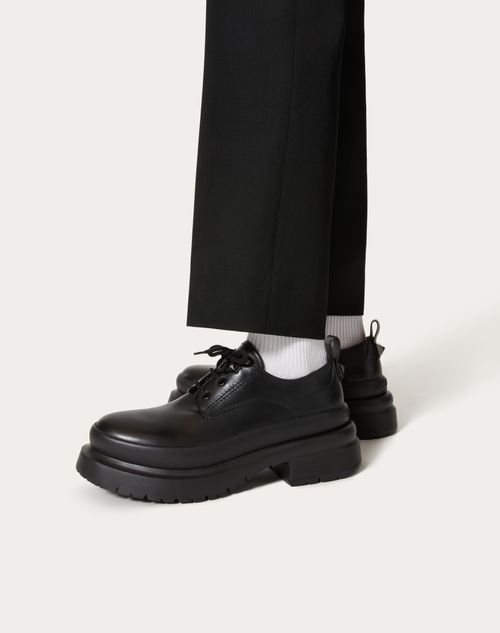 Roman Stud Calfskin Derby for Man in Black | Valentino US