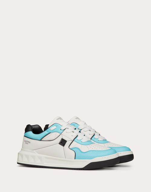 one stud sneaker