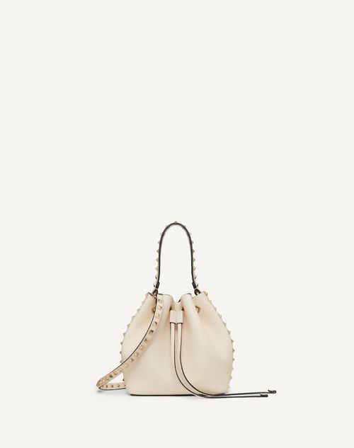 Valentino Garavani - Borsa A Secchiello Rockstud In Vitello Granato - Light Ivory - Donna - Valentino Garavani Rockstud
