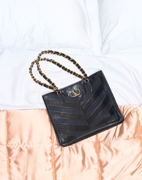 Valentino Garavani - Valentino Garavani Laseine Small Shopping Bag In Chevron-patterned Nappa Leather - Black - Woman - Totes