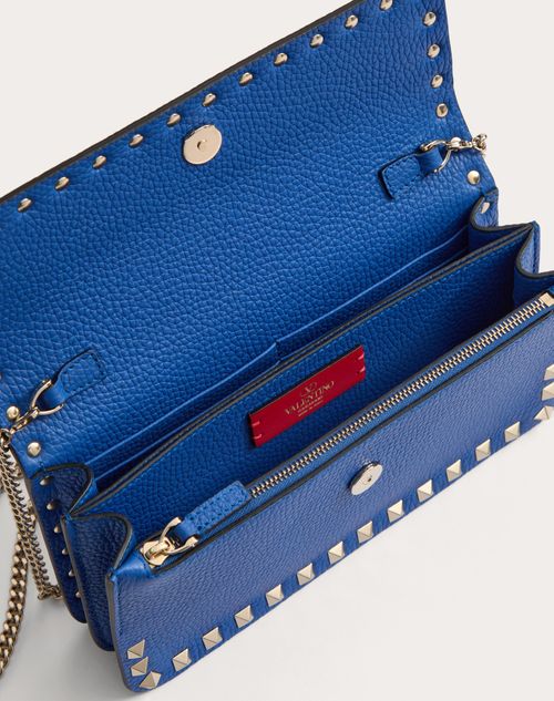 Rockstud Grainy Calfskin Chain Pouch for Woman in Black Valentino SA