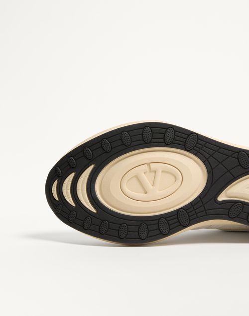 Valentino Garavani - VLOGO EASYJOG LOW-TOP-SNEAKER AUS KALBSLEDER UND STOFF - Weiß - Mann - Sneaker