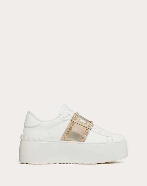 Valentino Garavani - Flatform Rockstud Untitled Trainer In Calfskin With Metallic Band - White/platinum - Woman - Trainers