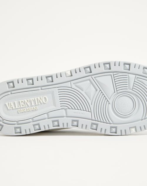  - White/pastel Gray