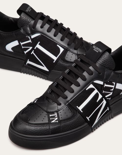 Low-top Calfskin Vl7n Sneaker With Bands for Man in Black Low-top Calfskin Vl7n Sneaker With Bands for Man in Black