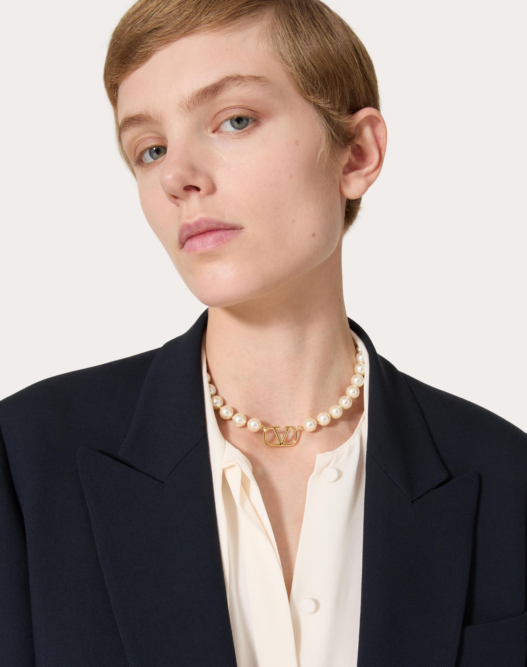 Valentino selling pearl necklace