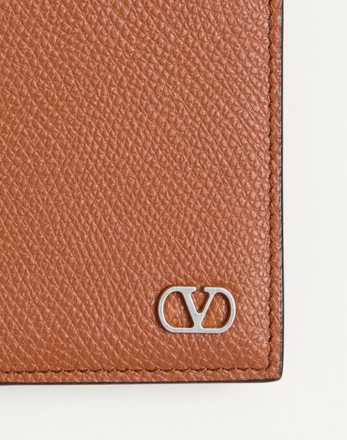 Valentino Garavani - Valentino Garavani Vlogo Signature Cardholder In Grainy Calfskin - Saddle Brown - Man - Wallets And Small Leather Goods