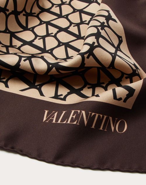 Valentino Garavani - Foulard Toile Iconographe En Soie 90 x 90 - Beige/noir - Femme - All About Logo